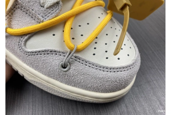 Lot DJ0950-109 O-W Nike Low Dunk 39 0824